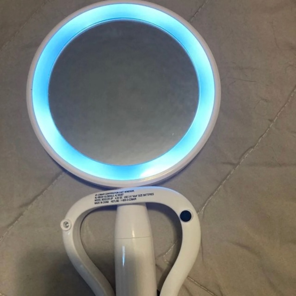 Foldable mirror